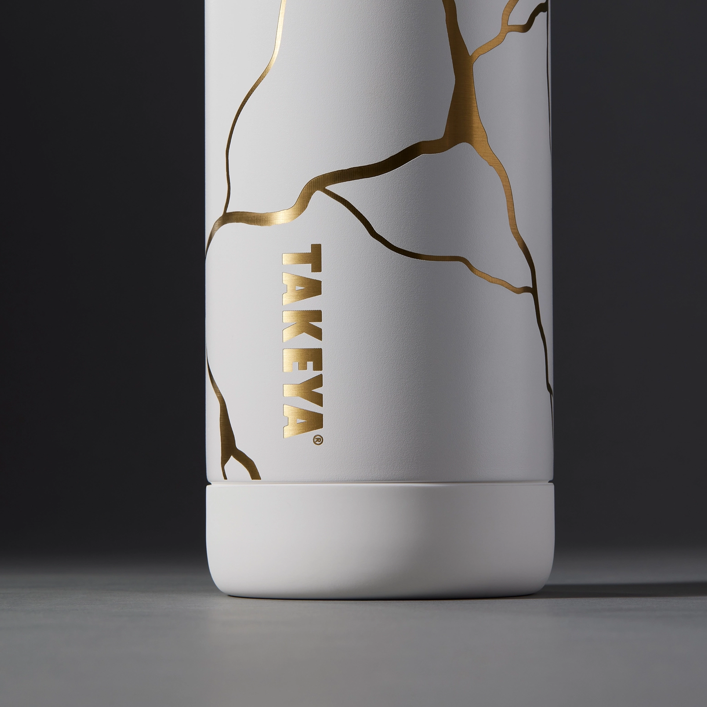 kintsugi-water-bottle-with-straw-lid-a6 51389-TK_HO25_Kintsugi_Takeya9236_Crop.png
