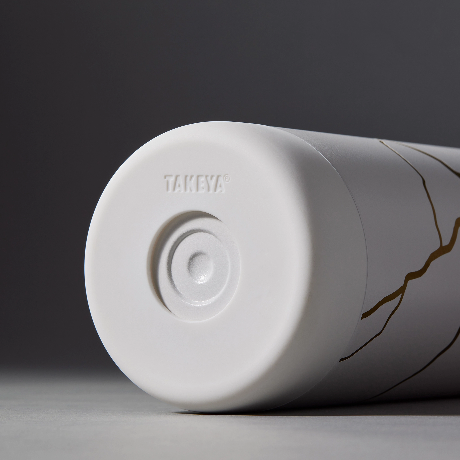 kintsugi-water-bottle-with-straw-lid-a6 51389-TK_HO25_Kintsugi_Takeya9255.png