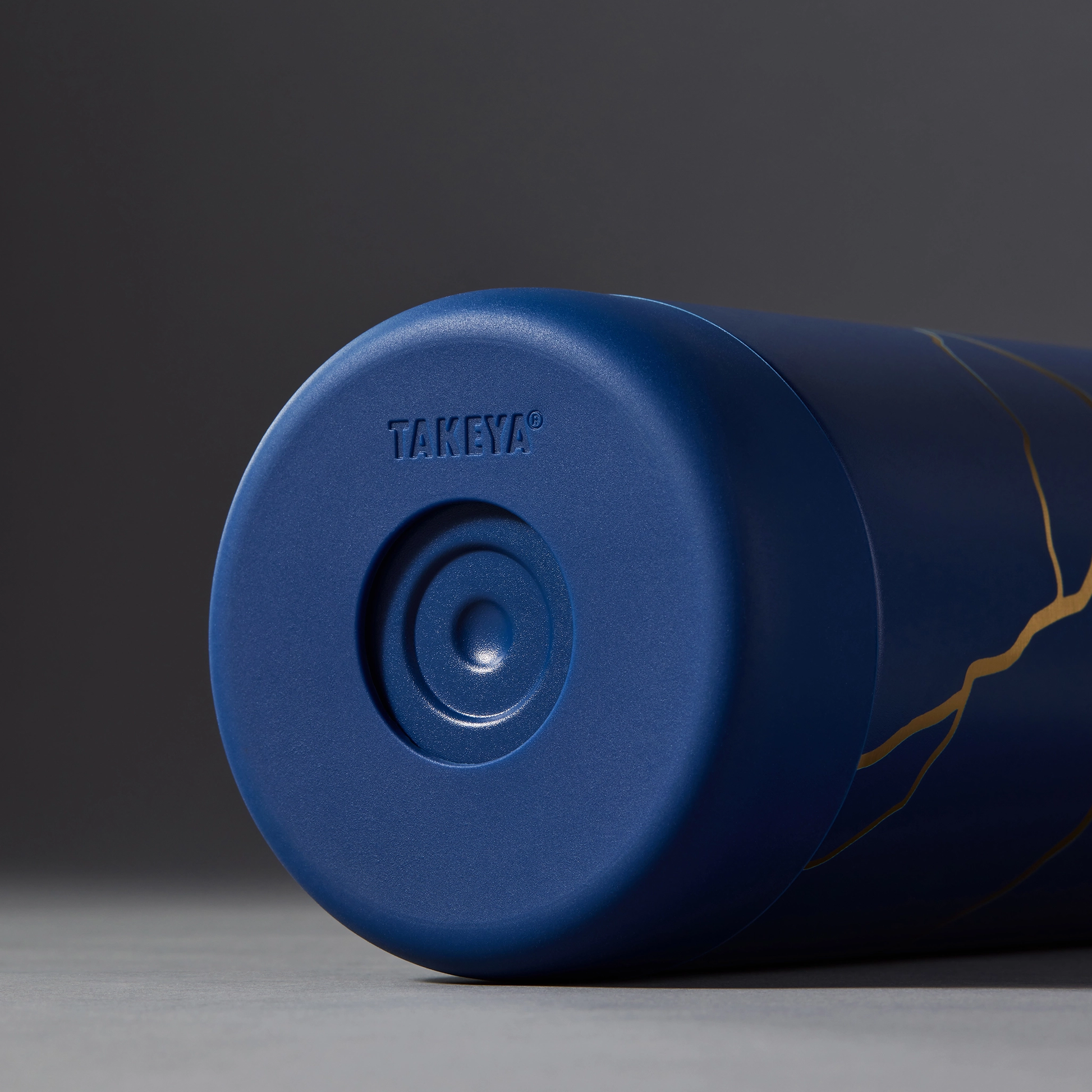 kintsugi-water-bottle-with-spout-lid-i1 51390-TK_HO25_Kintsugi_Takeya9249.png